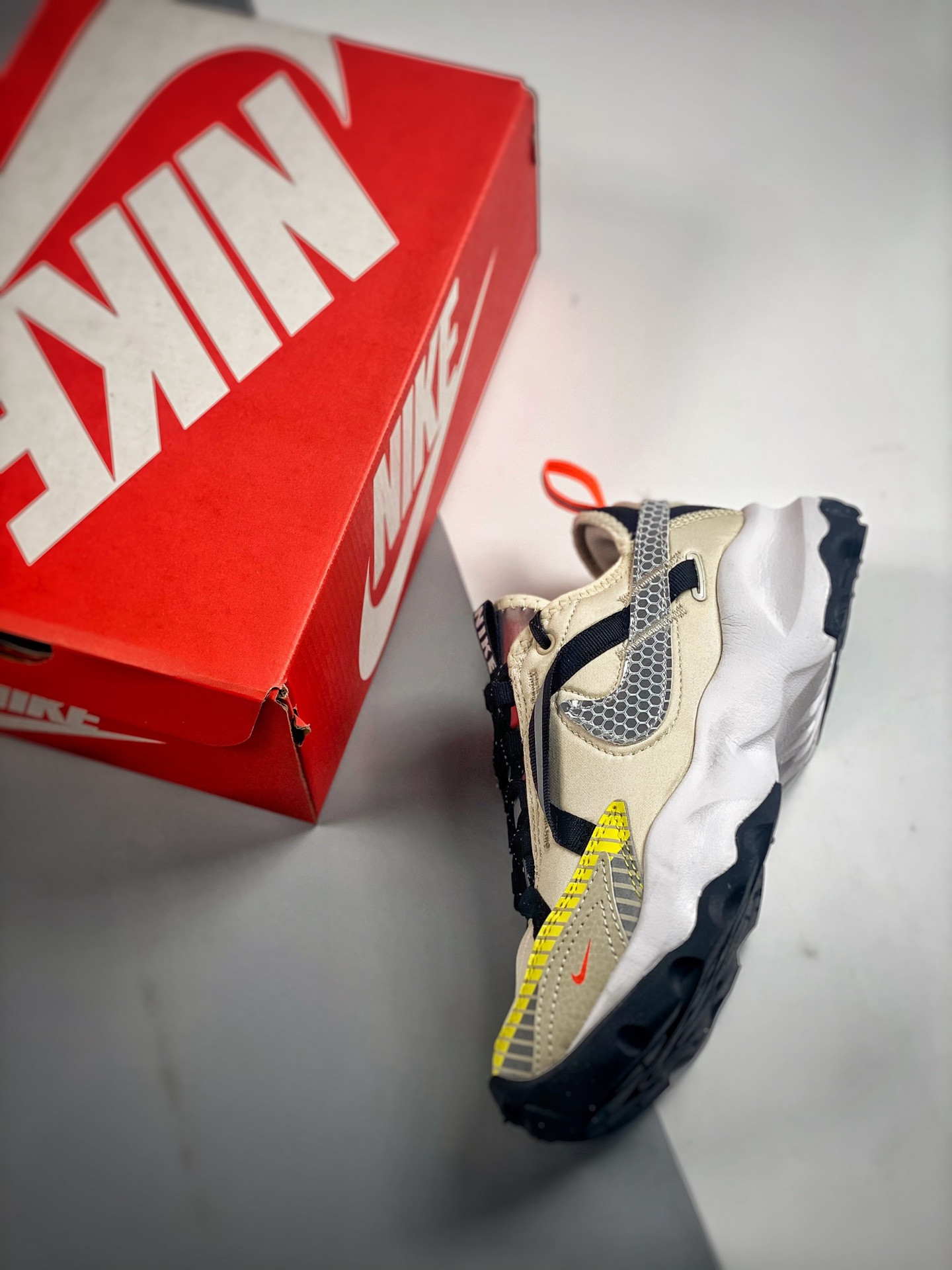 3M x Nike TC 7900 LX Light Orewood Brown/Black-Hyper Crimson-Reflect Silver For Sale