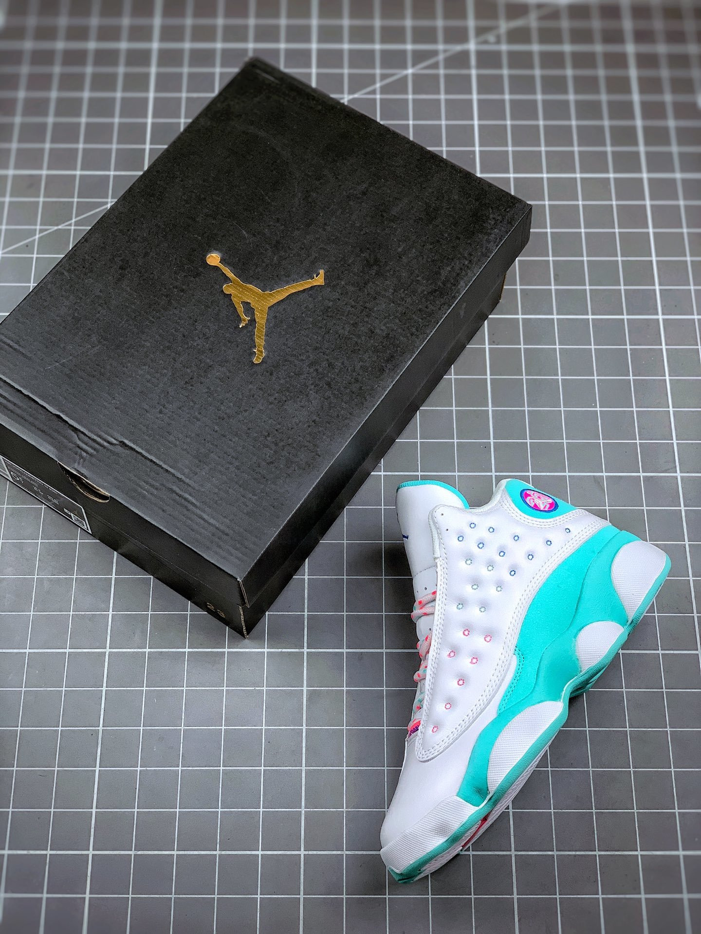 Air Jordan 13 GS “Aurora Green” On Sale