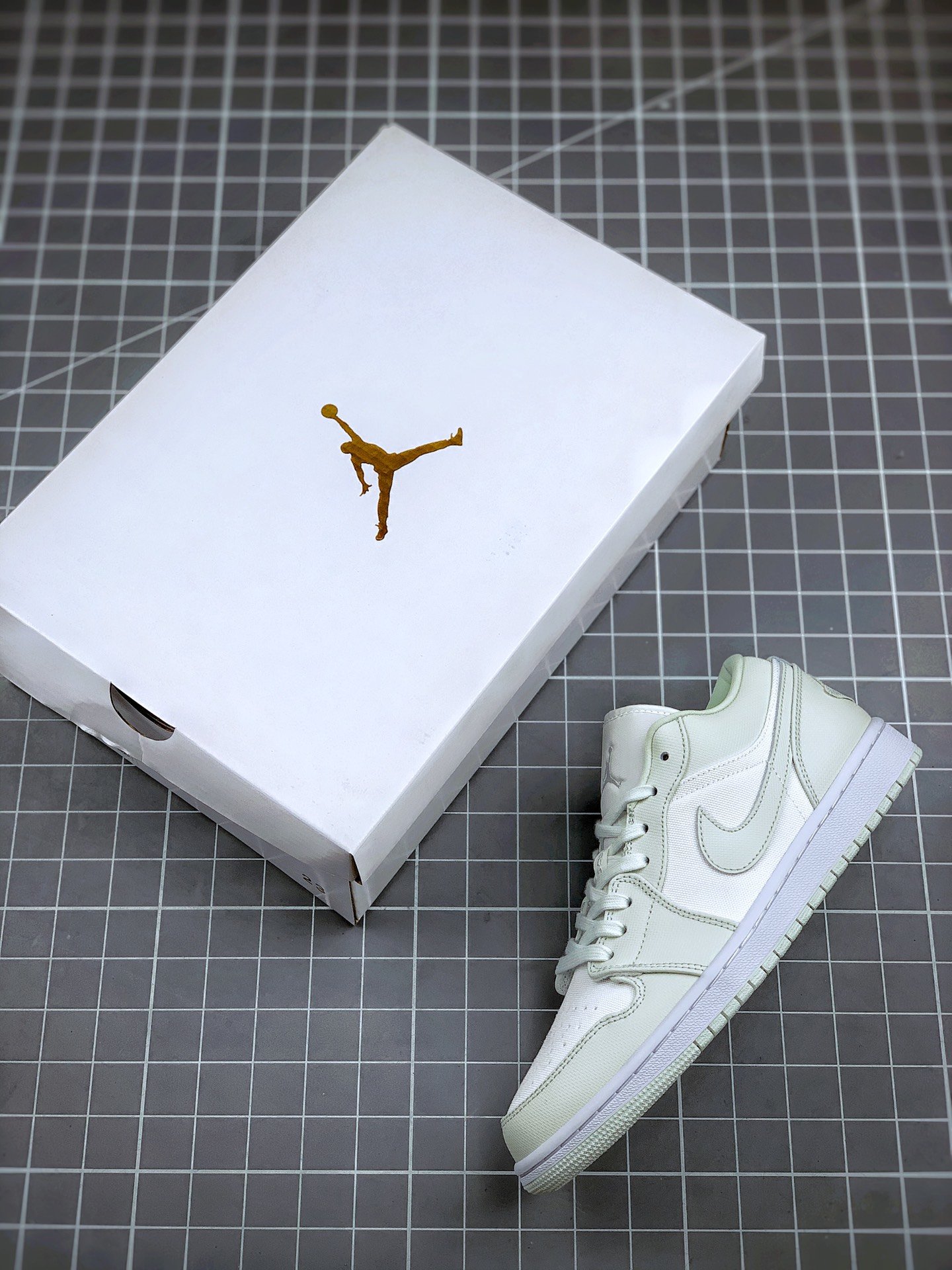 Air Jordan 1 Low ‘Spruce Aura’ For Sale