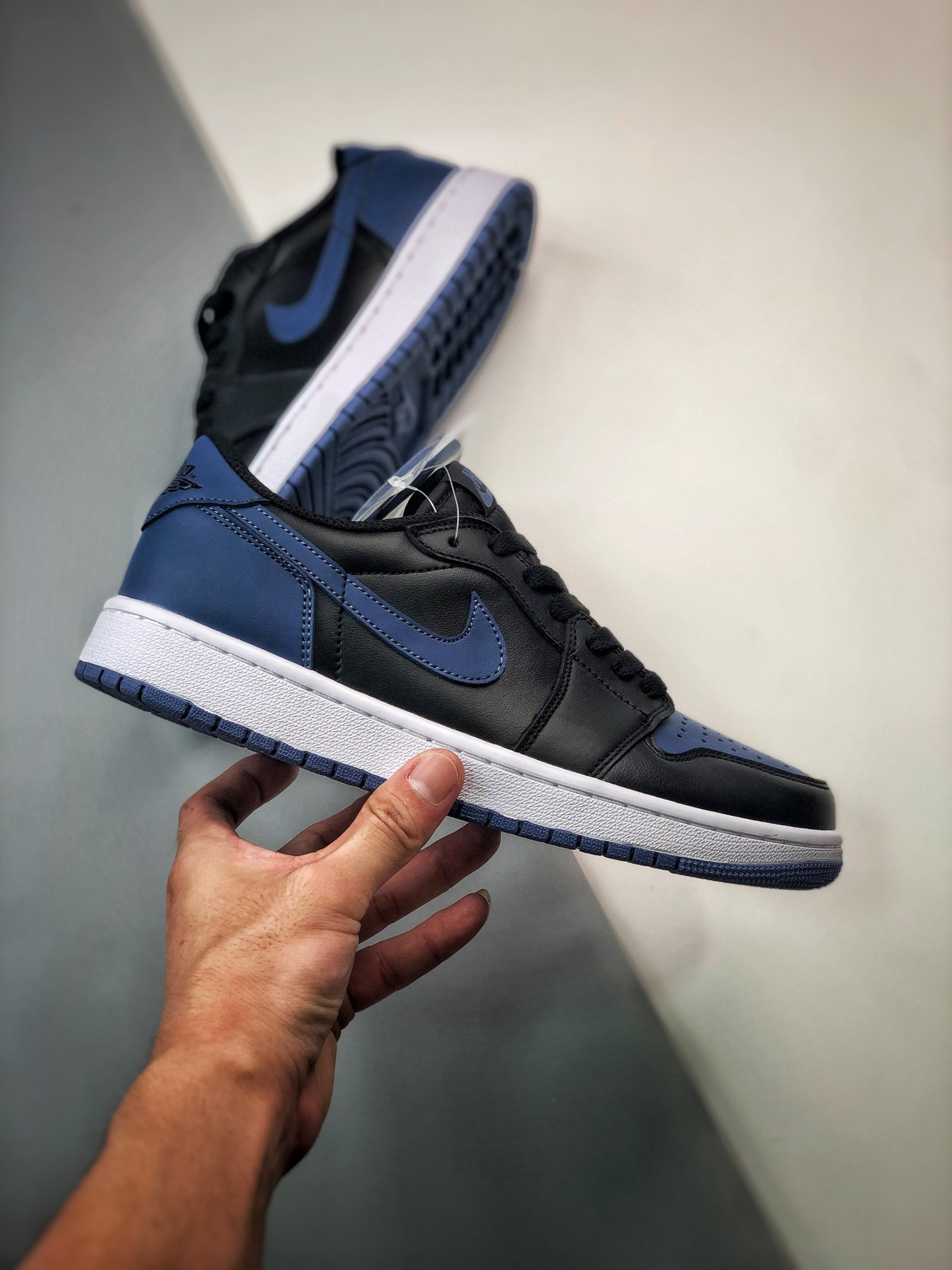 Air Jordan 1 Low “Red Orbit” For Sale