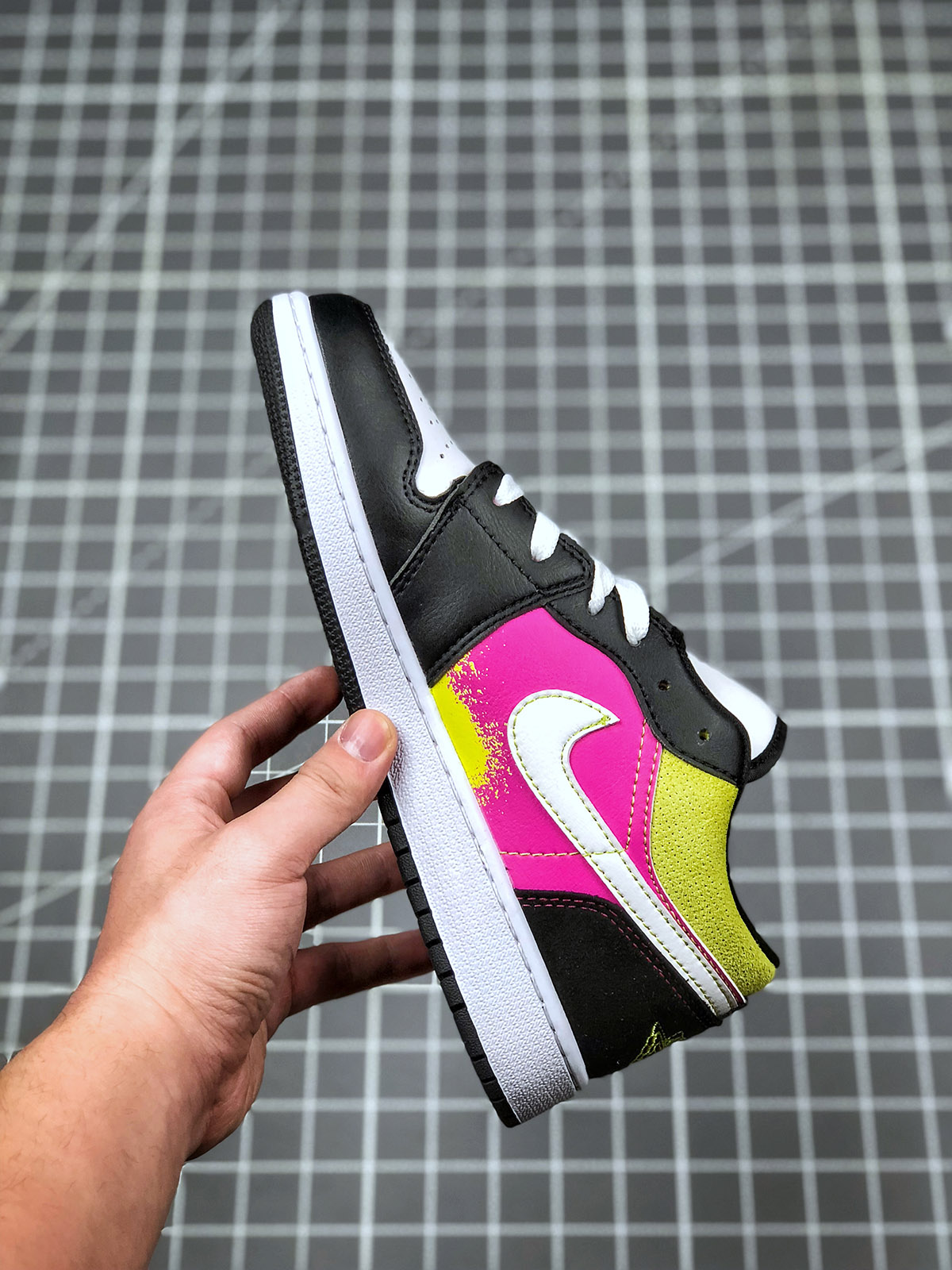 Air Jordan 1 Low “Spray Paint Splatter” For Sale