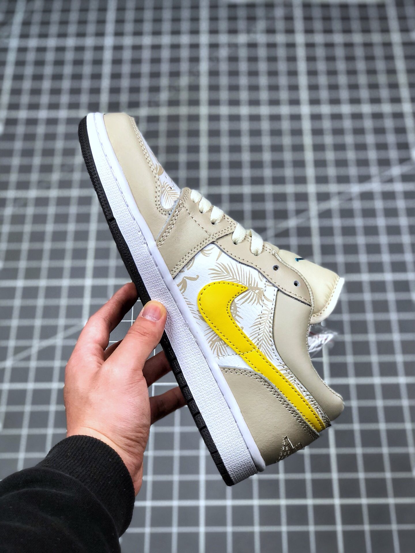 Air Jordan 1 Low Light Orewood Brown/Amarillo-White-Laser Blue For Sale