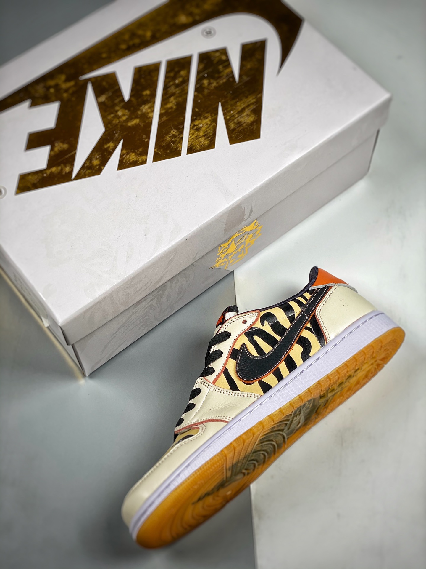 Air Jordan 1 Low OG ’Year of the Tiger‘ White/Black-Yellow For Sale