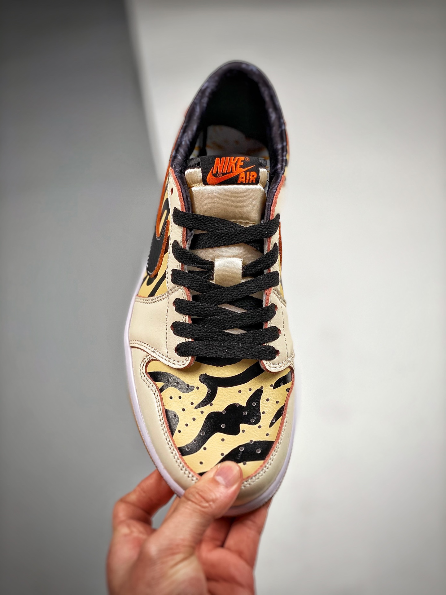 Air Jordan 1 Low OG ’Year of the Tiger‘ White/Black-Yellow For Sale