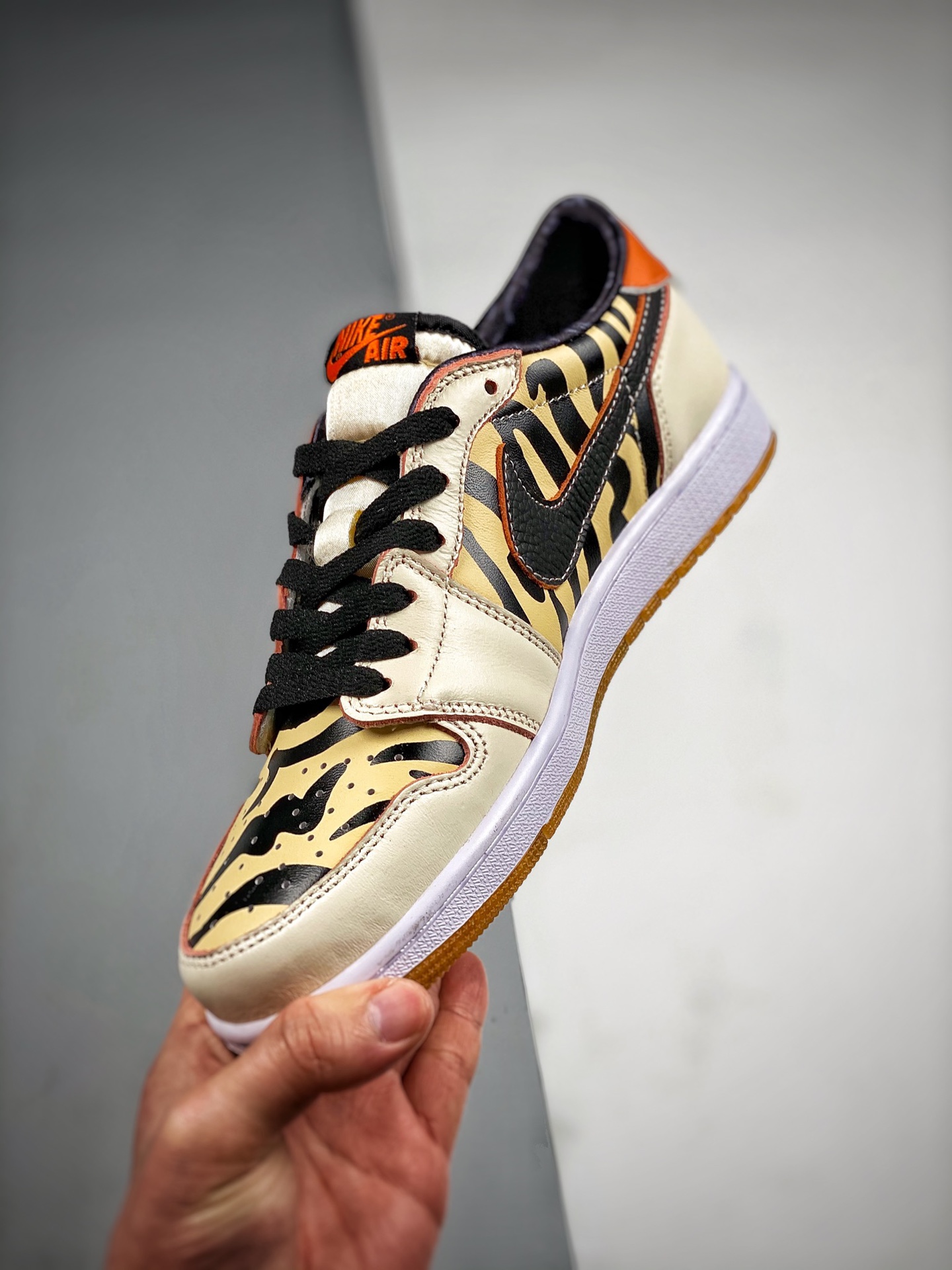 Air Jordan 1 Low OG ’Year of the Tiger‘ White/Black-Yellow For Sale