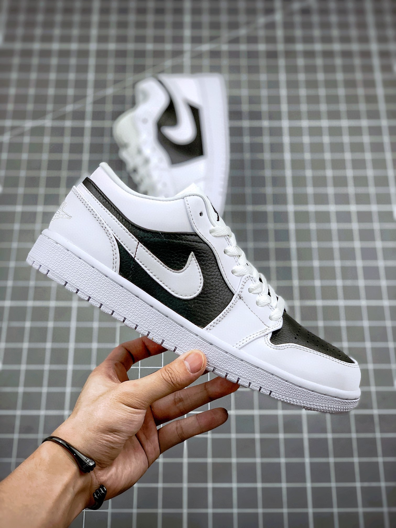 Air Jordan 1 Low ‘Panda’ White/Black For Sale