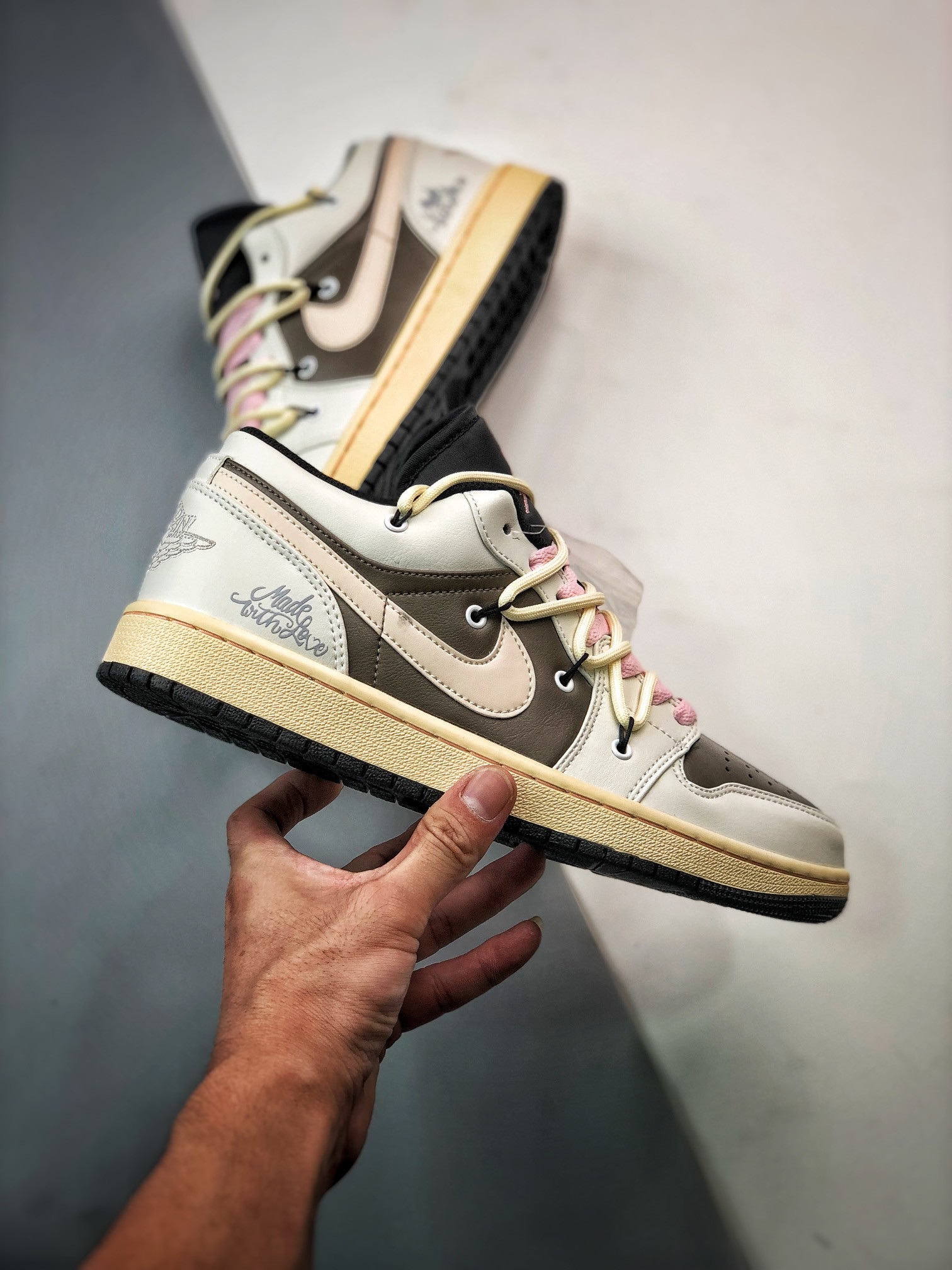 Air Jordan 1 Low SE Craft “Taupe Haze” For Sale