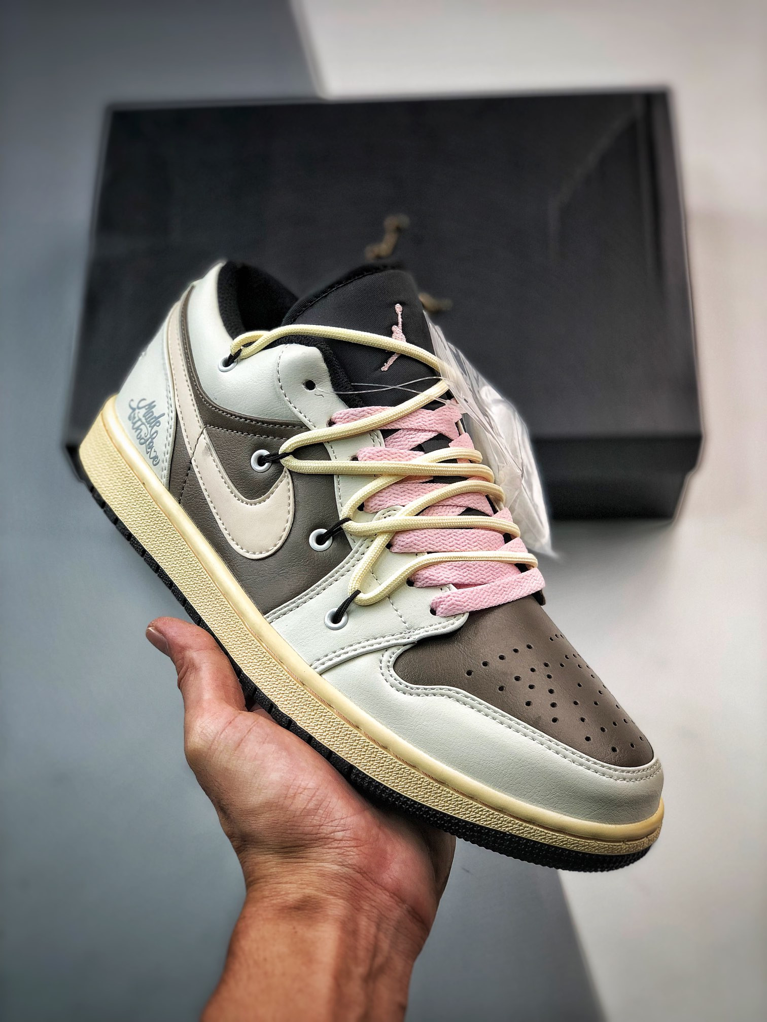 Air Jordan 1 Low SE Craft “Taupe Haze” For Sale