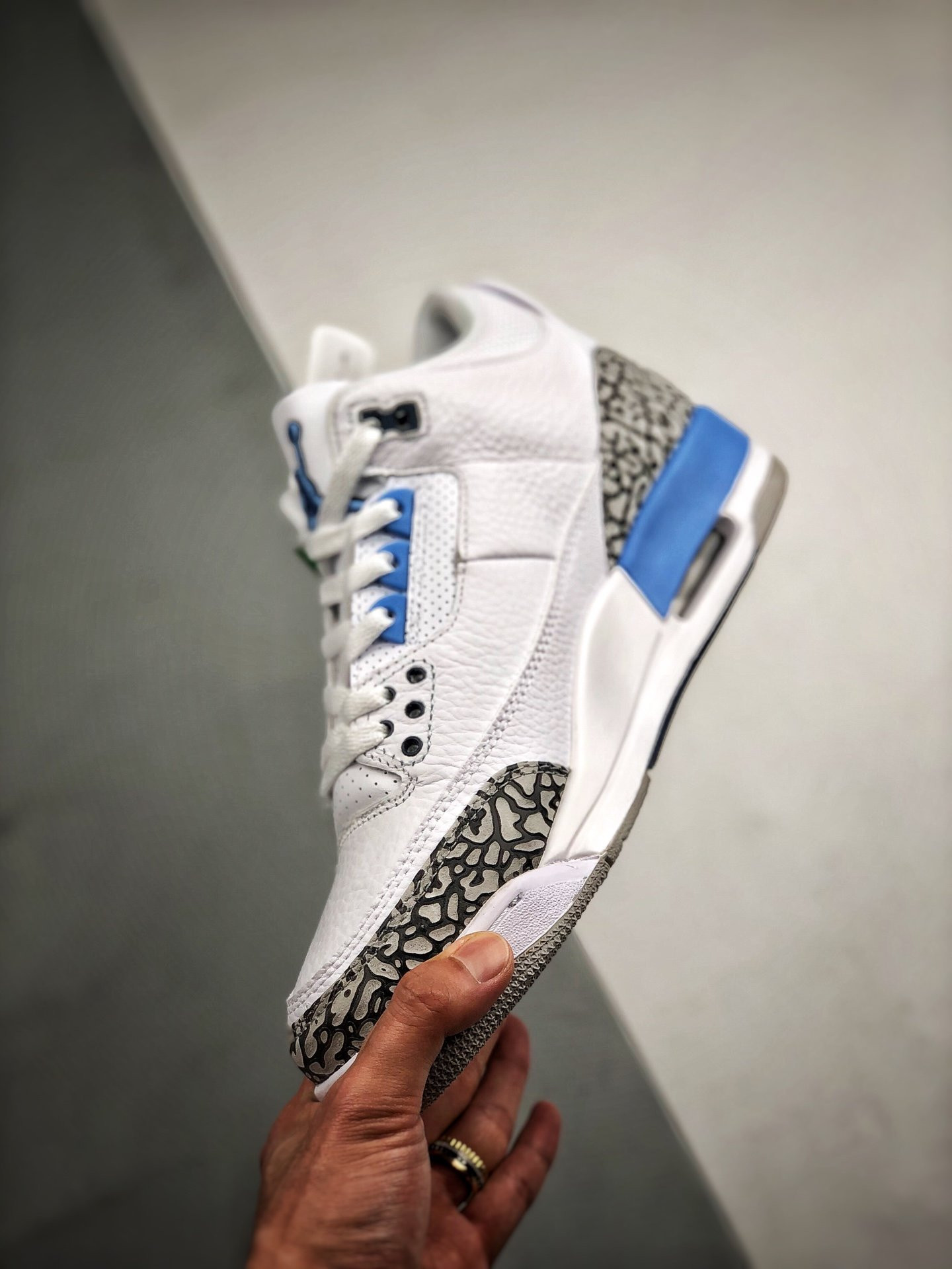 Air Jordan 3 “UNC” White/Valor Blue-Tech Grey For Sale
