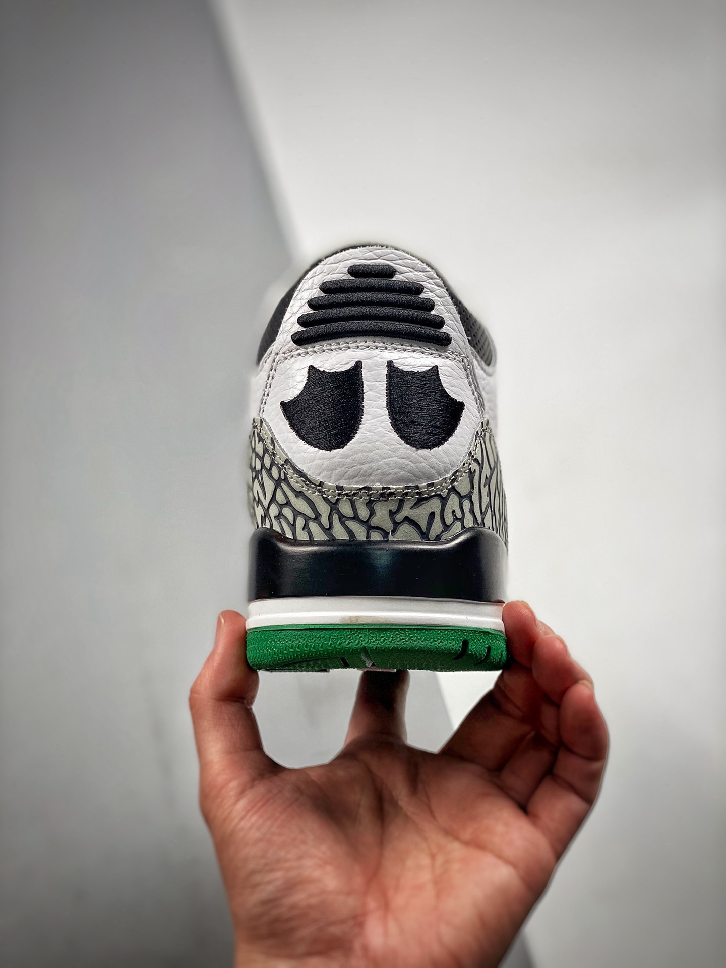 Air Jordan 3 Retro Oregon Ducks Pit Crew White Black Green For Sale