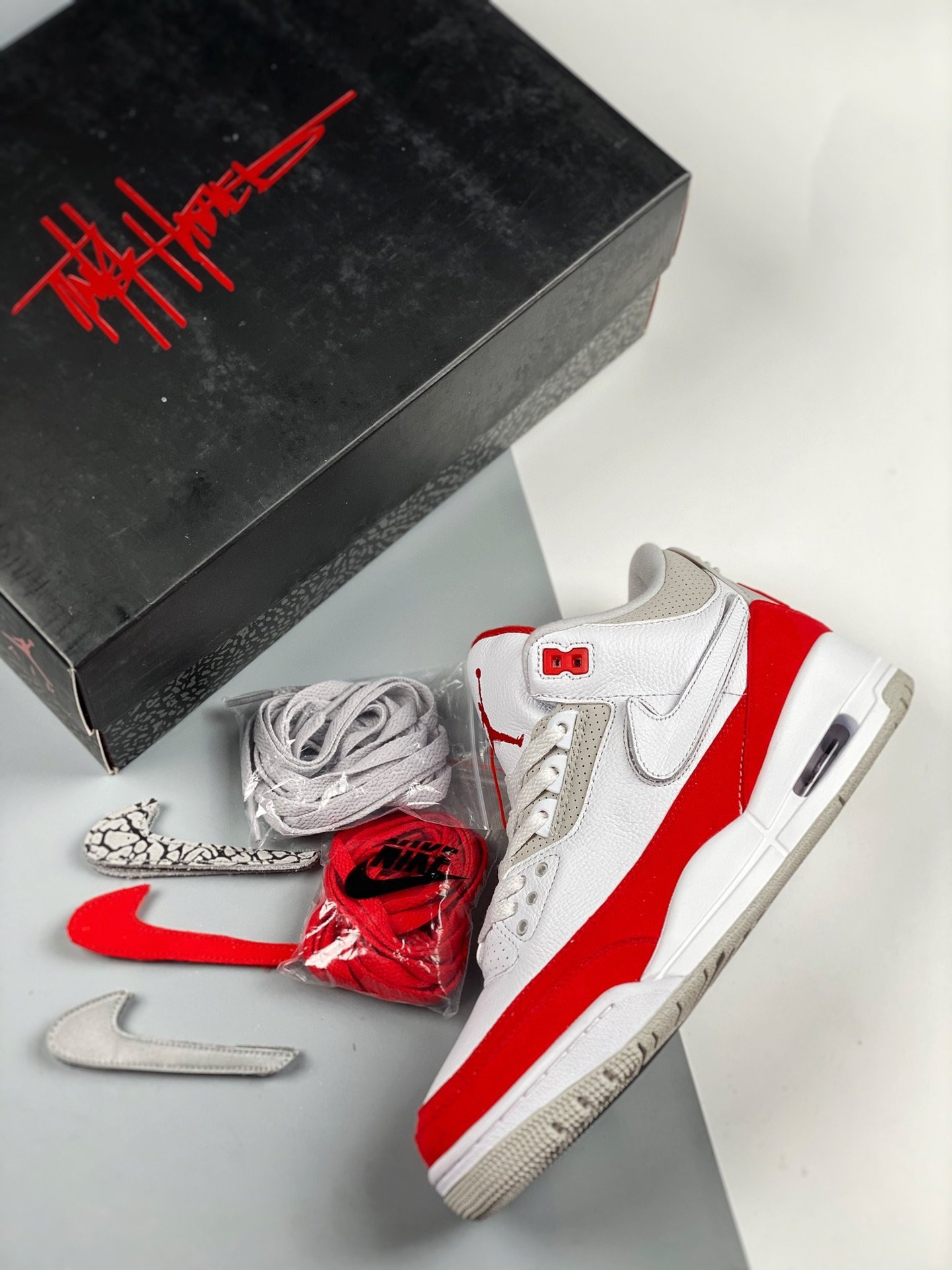 Air Jordan 3 Tinker Air Max 1 University Red/White