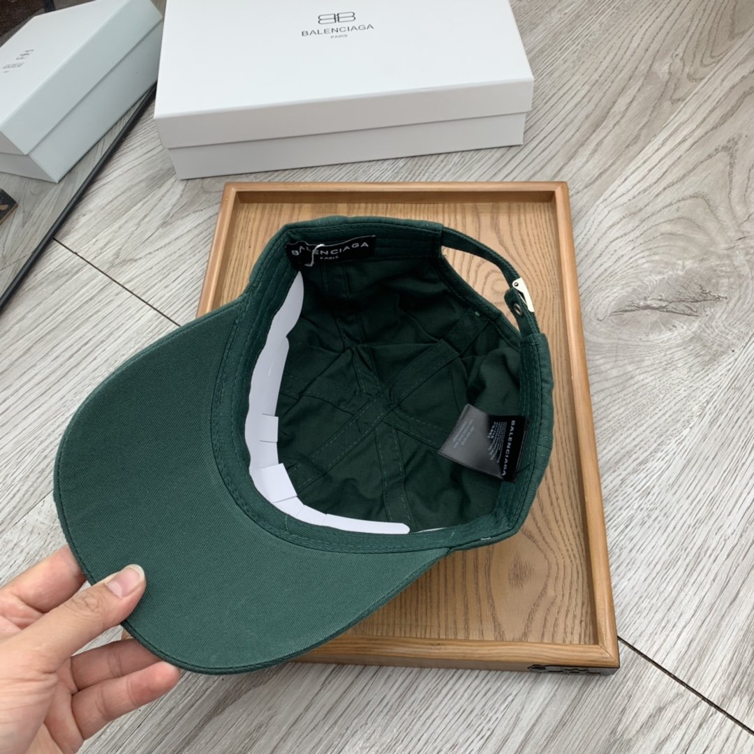 Balenciaga Diagonal Cap In Green
