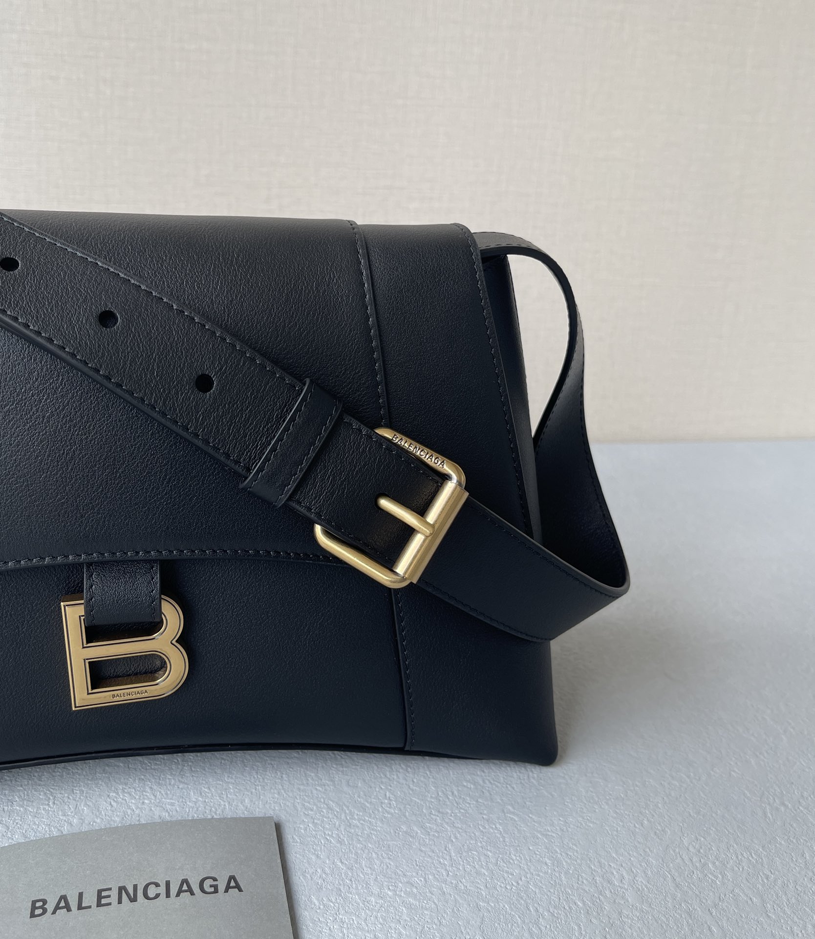 Balenciaga Downtown Small Shoulder Bag In Black For Women 11.8in/30cm 67135329S1