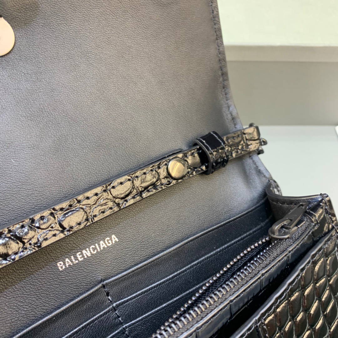 Balenciaga Hourglass Wallet On Chain in Black, For Women, Women’s Bags 7.6in/19cm 6560501LR671000