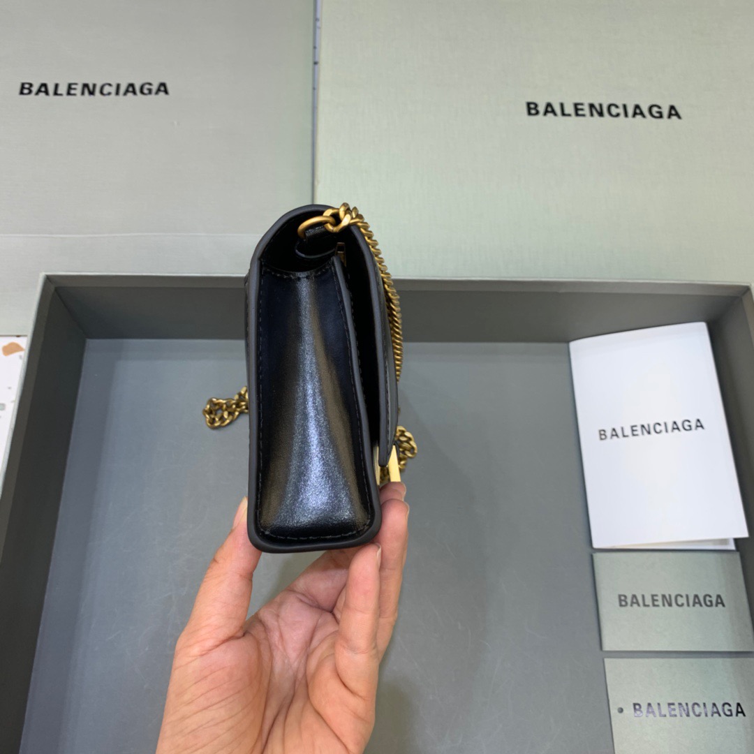 Balenciaga Hourglass Wallet On Chain in Black, For Women, Women’s Bags 7.6in/19cm 6560501QJ4