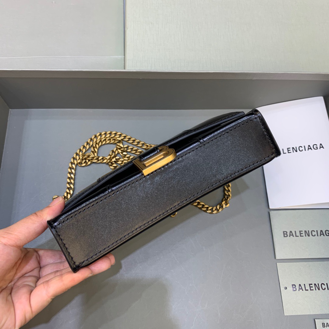 Balenciaga Hourglass Wallet On Chain in Black, For Women, Women’s Bags 7.6in/19cm 6560501QJ4