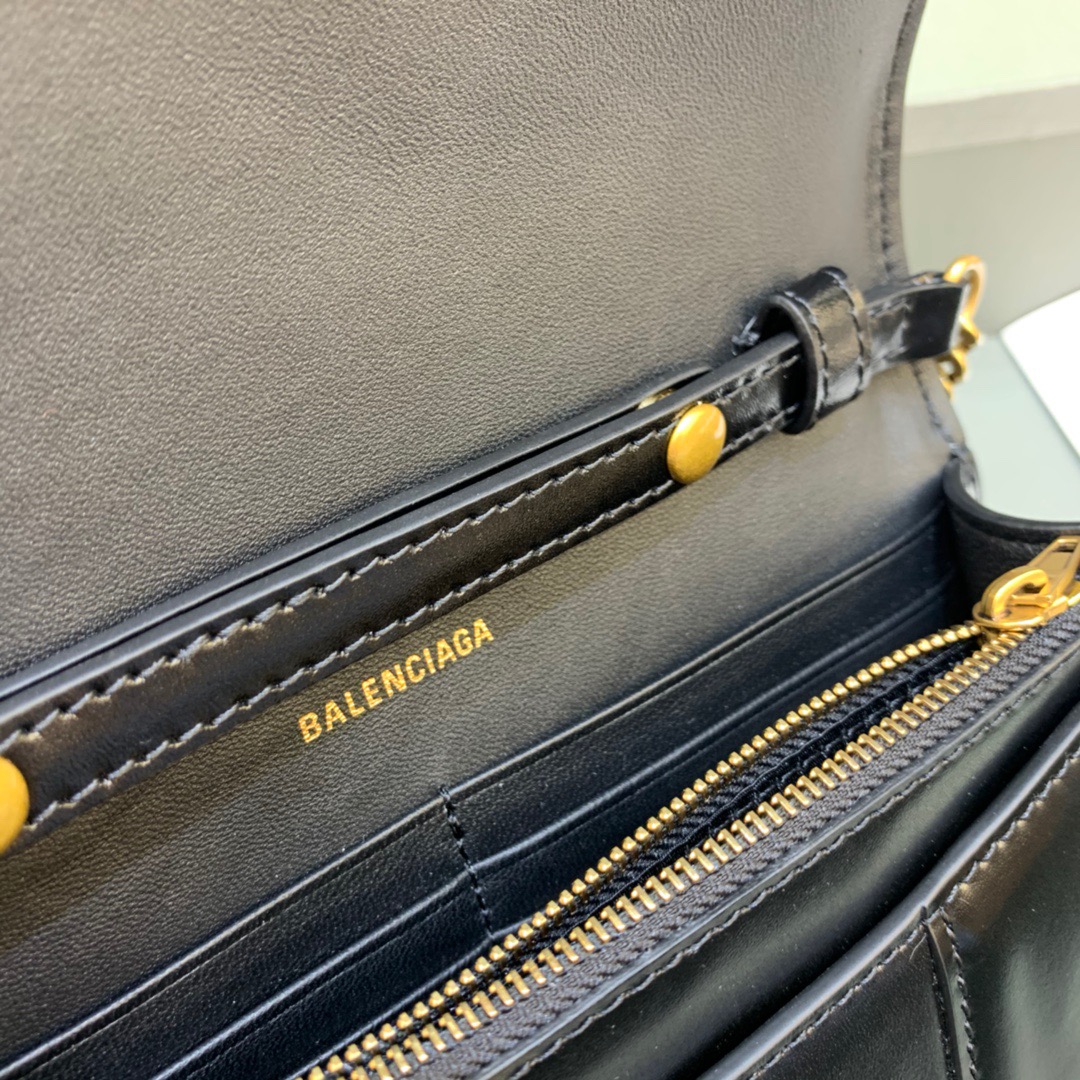 Balenciaga Hourglass Wallet On Chain in Black, For Women, Women’s Bags 7.6in/19cm 6560501QJ4