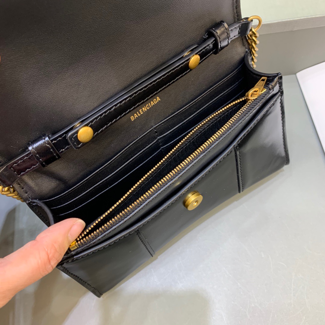 Balenciaga Hourglass Wallet On Chain in Black, For Women, Women’s Bags 7.6in/19cm 6560501QJ4