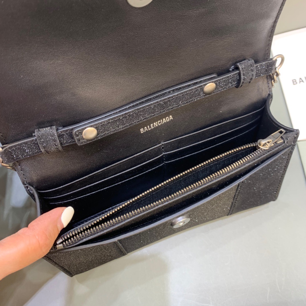Balenciaga Hourglass Wallet On Chain in Black, For Women, Women’s Bags 7.6in/19cm 6560502102G1000