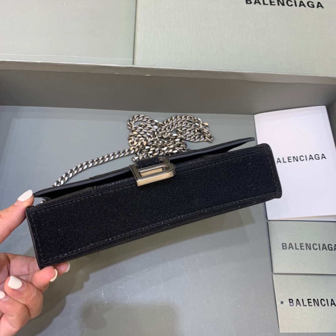 Balenciaga Hourglass Wallet On Chain in Black, For Women, Women’s Bags 7.6in/19cm 6560502102G1000