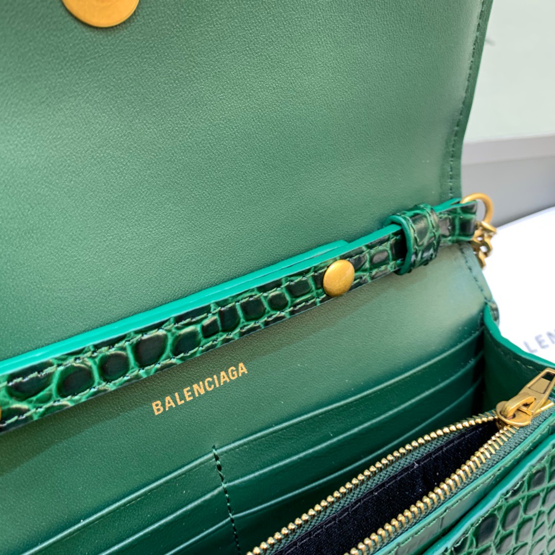 Balenciaga Hourglass Wallet On Chain in Dark Green, For Women, Women’s Bags 7.6in/19cm 6560501LRG
