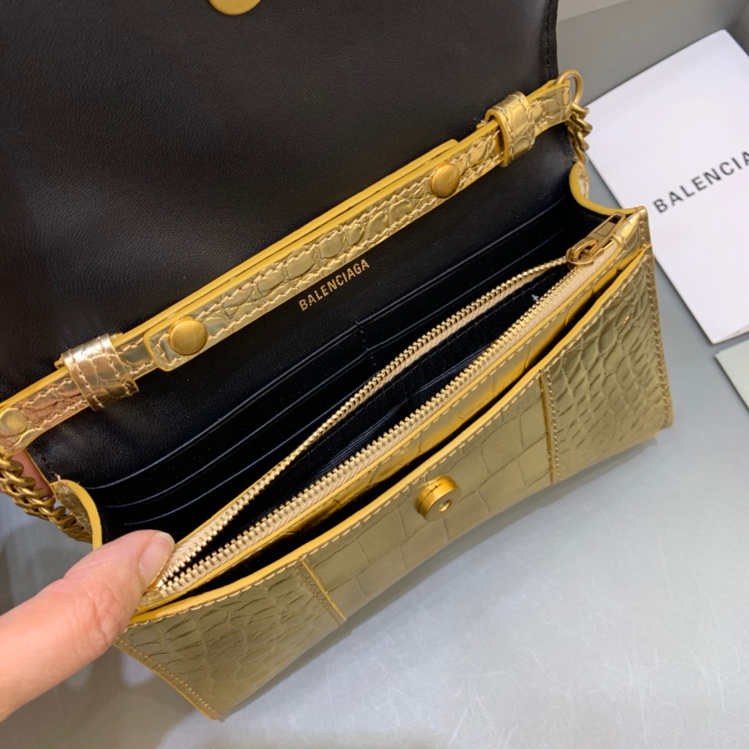 Balenciaga Hourglass Wallet On Chain in Gold, For Women, Women’s Bags 7.6in/19cm 6560501S49