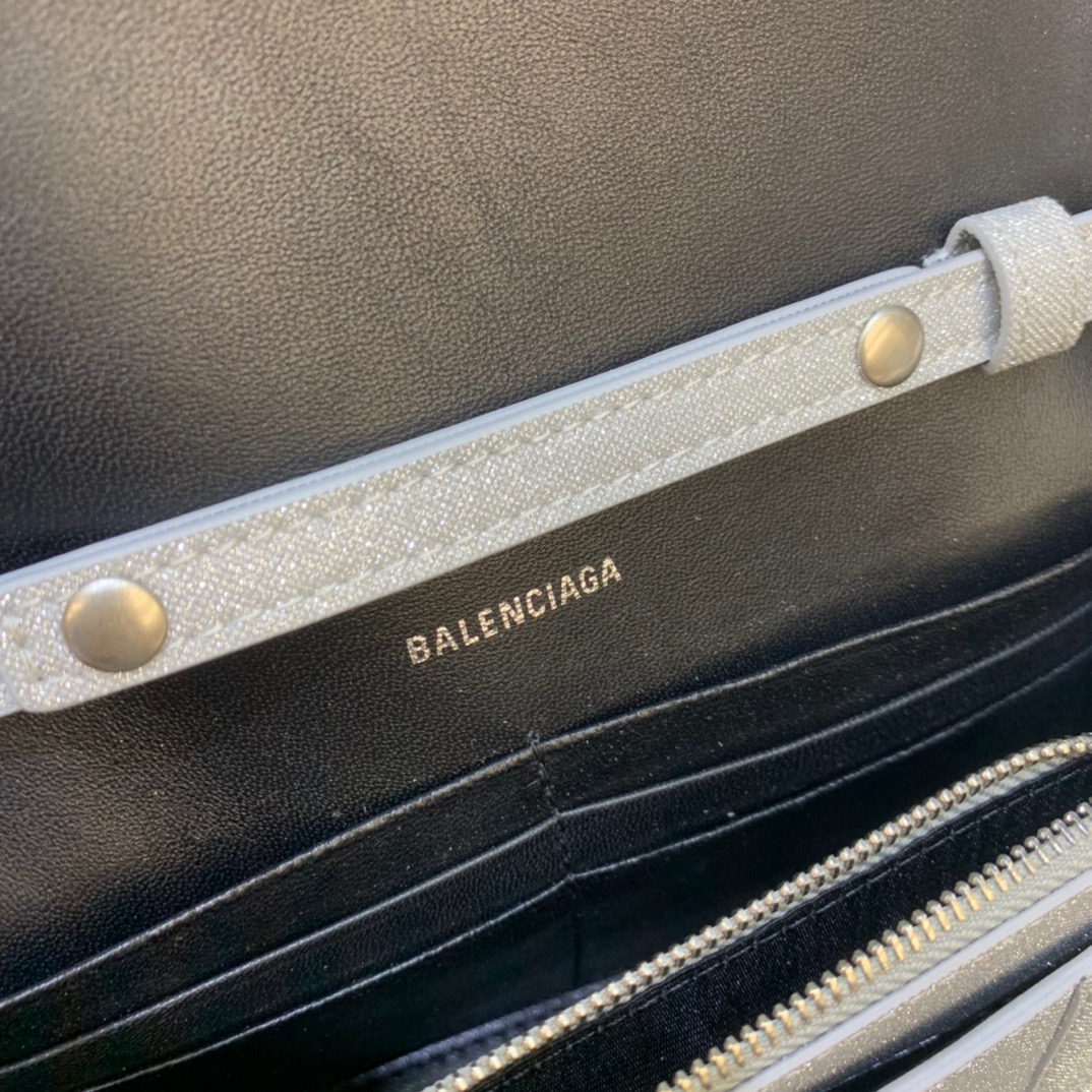 Balenciaga Hourglass Wallet On Chain in Grey, For Women, Women’s Bags 7.6in/19cm 6560502102G1501