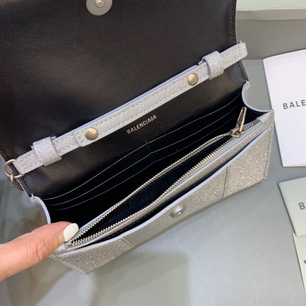 Balenciaga Hourglass Wallet On Chain in Grey, For Women, Women’s Bags 7.6in/19cm 6560502102G1501