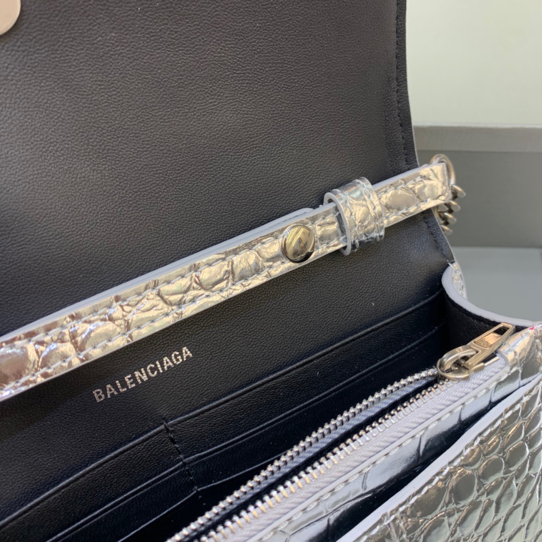 Balenciaga Hourglass Wallet On Chain in Sliver, For Women, Women’s Bags 7.6in/19cm 6560501S4CY8110