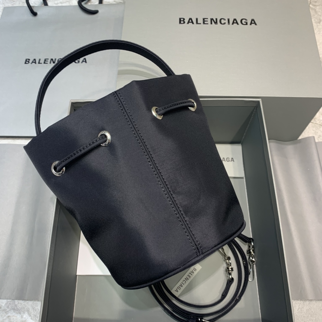 Balenciaga Le Cagole Medium Bucket Bag In Black, For Women, Women’s Bags 7in/18cm