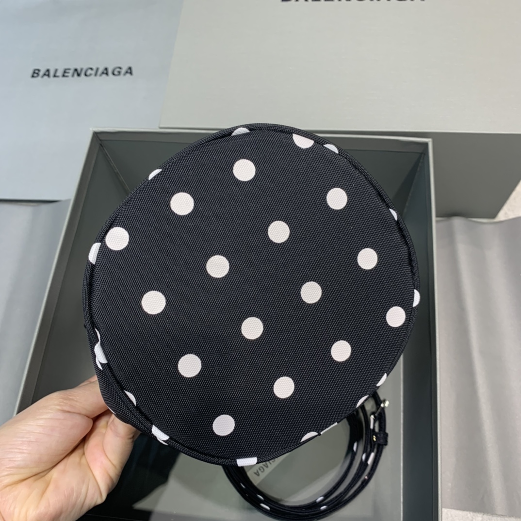 Balenciaga Le Cagole Medium Bucket Bag In Black, For Women, Women’s Bags 7in/18cm