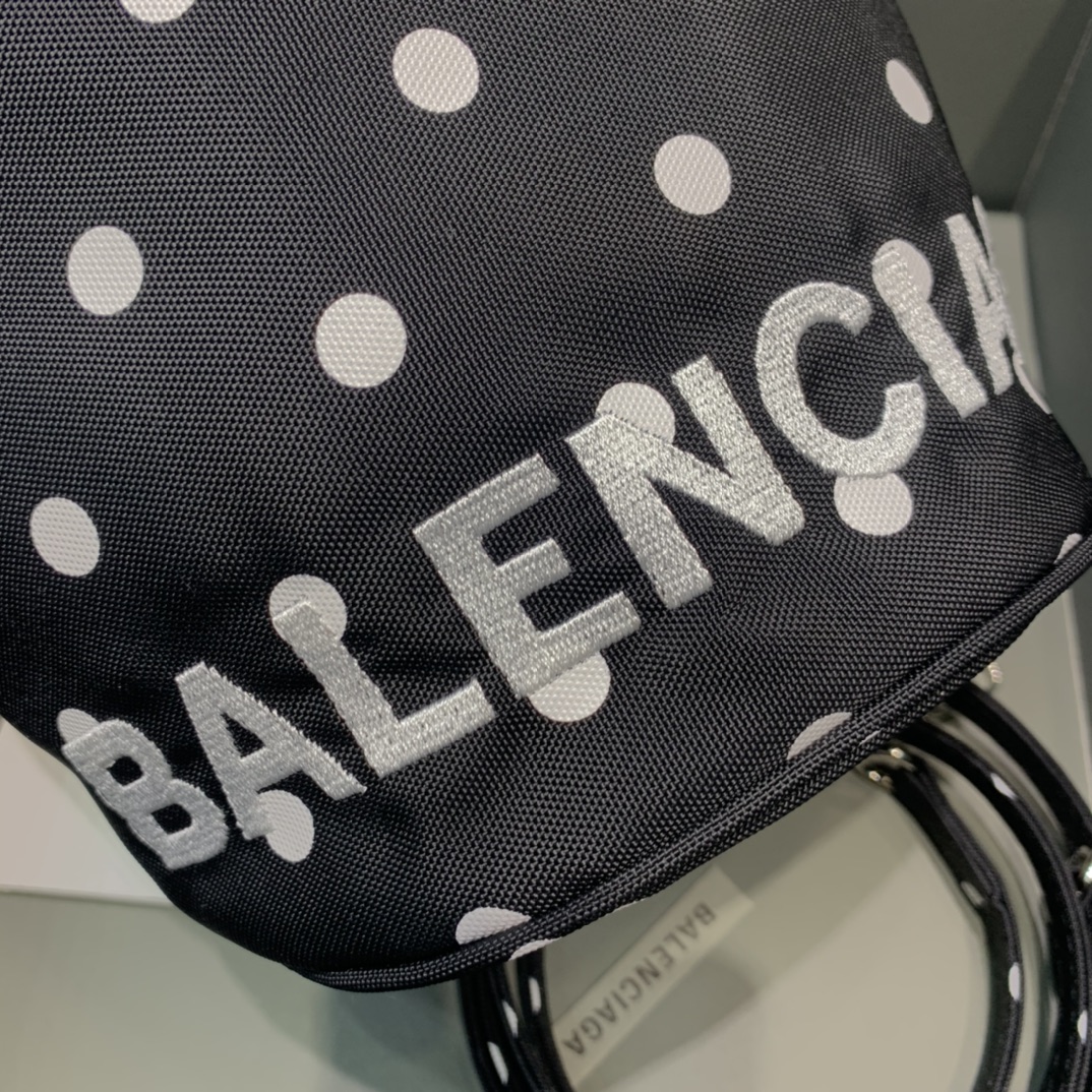 Balenciaga Le Cagole Medium Bucket Bag In Black, For Women, Women’s Bags 7in/18cm