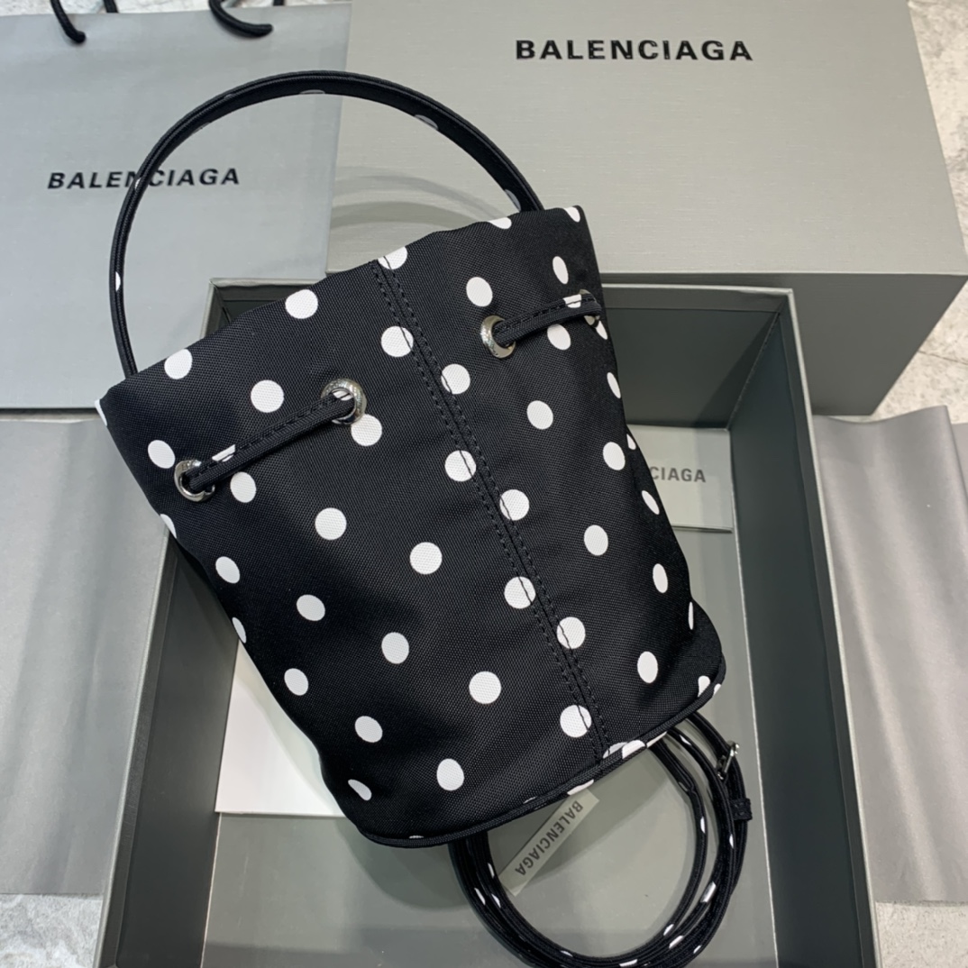 Balenciaga Le Cagole Medium Bucket Bag In Black, For Women, Women’s Bags 7in/18cm