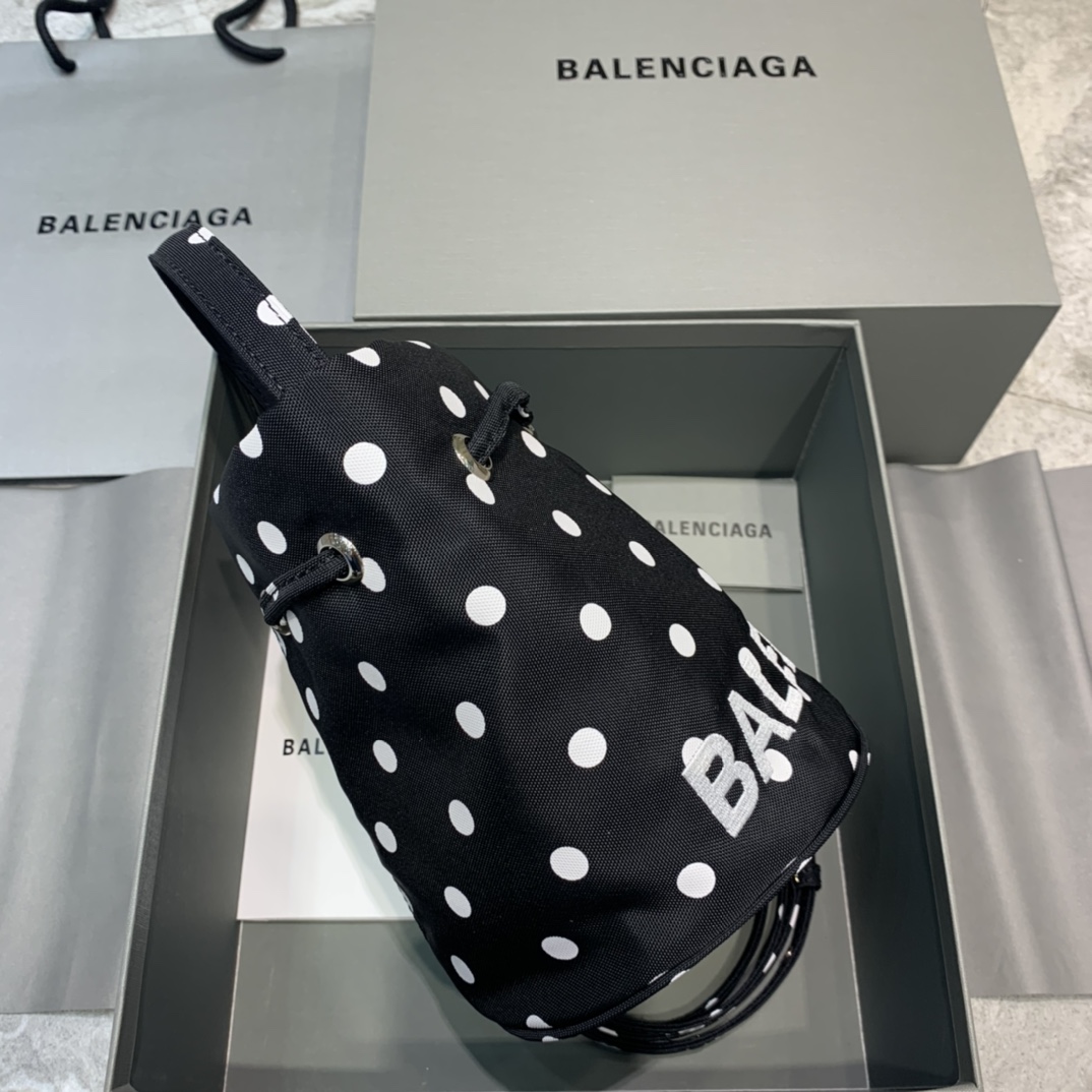 Balenciaga Le Cagole Medium Bucket Bag In Black, For Women, Women’s Bags 7in/18cm