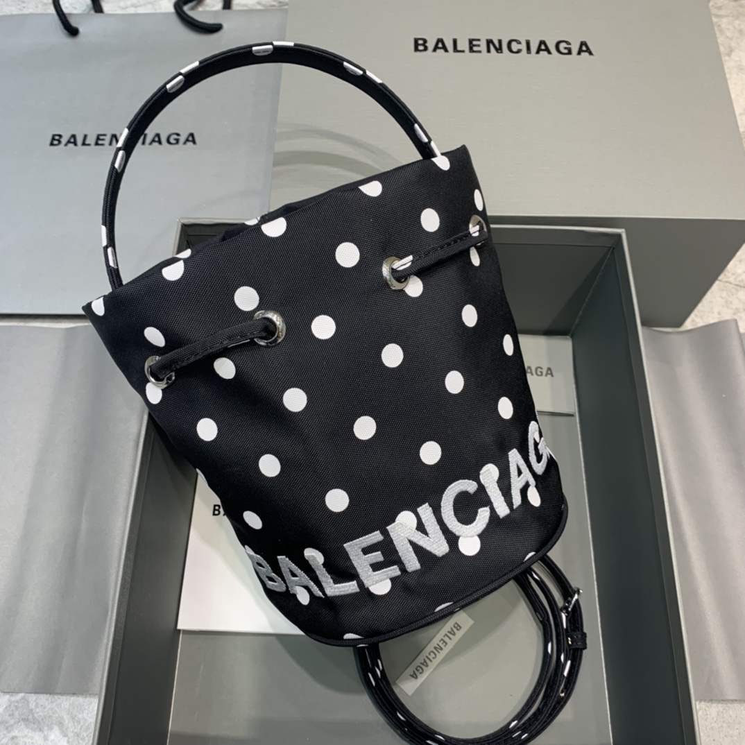 Balenciaga Le Cagole Medium Bucket Bag In Black, For Women, Women’s Bags 7in/18cm