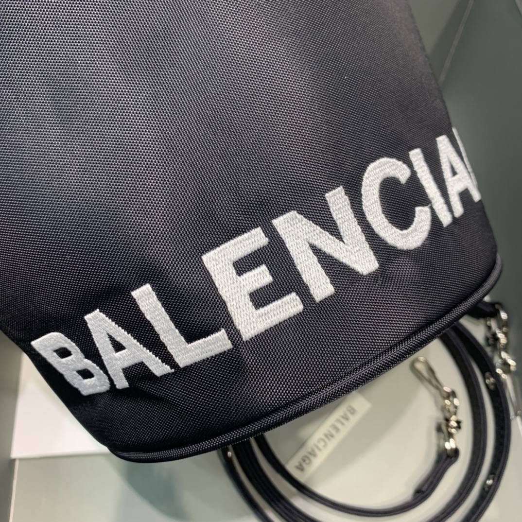Balenciaga Le Cagole Medium Bucket Bag In Black, For Women, Women’s Bags 7in/18cm