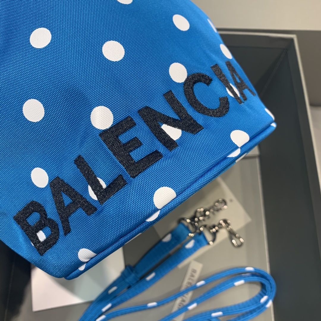 Balenciaga Le Cagole Medium Bucket Bag In Blue, For Women, Women’s Bags 7in/18cm