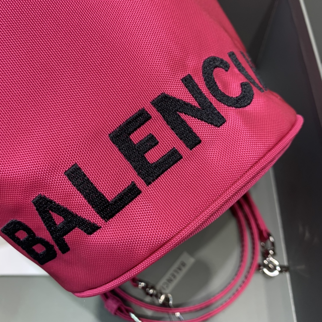Balenciaga Le Cagole Medium Bucket Bag In Dark Pink, For Women, Women’s Bags 7in/18cm
