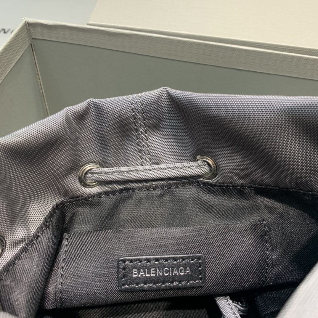 Balenciaga Le Cagole Medium Bucket Bag In Gray, For Women, Women’s Bags 7in/18cm