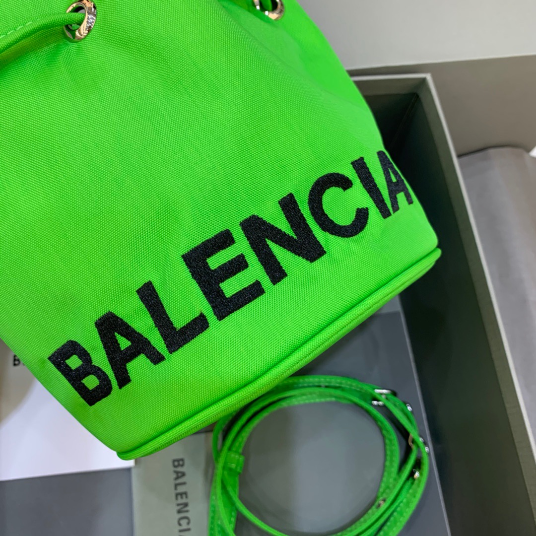 Balenciaga Le Cagole Medium Bucket Bag In Green, For Women, Women’s Bags 7in/18cm