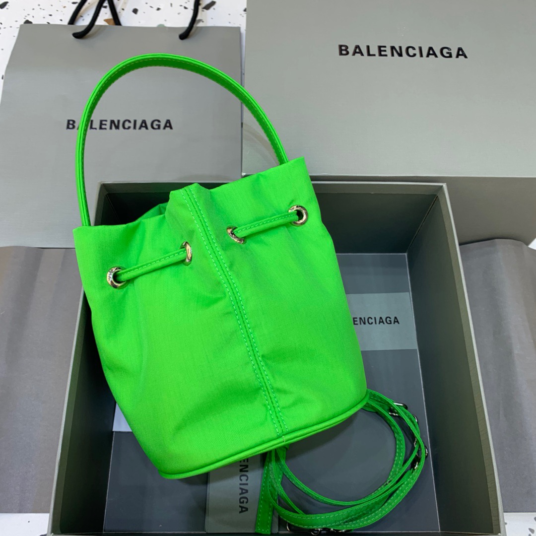 Balenciaga Le Cagole Medium Bucket Bag In Green, For Women, Women’s Bags 7in/18cm