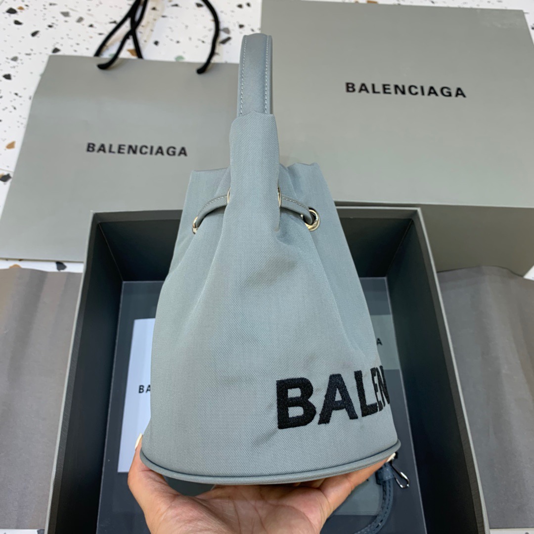 Balenciaga Le Cagole Medium Bucket Bag In Light Gray, For Women, Women’s Bags 7in/18cm