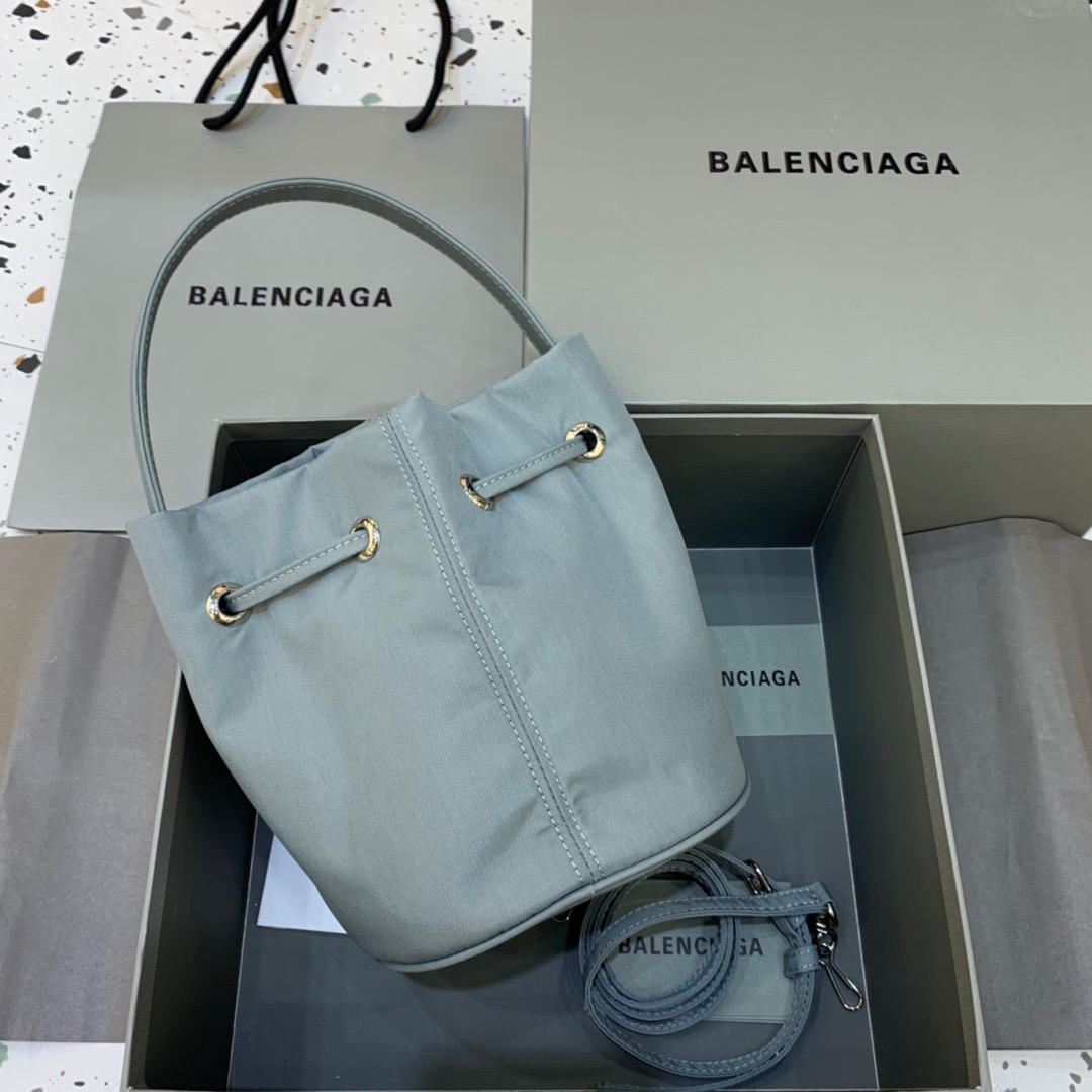 Balenciaga Le Cagole Medium Bucket Bag In Light Gray, For Women, Women’s Bags 7in/18cm