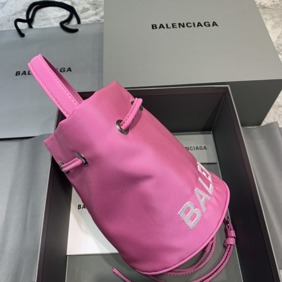 Balenciaga Le Cagole Medium Bucket Bag In Pink, For Women, Women’s Bags 7in/18cm