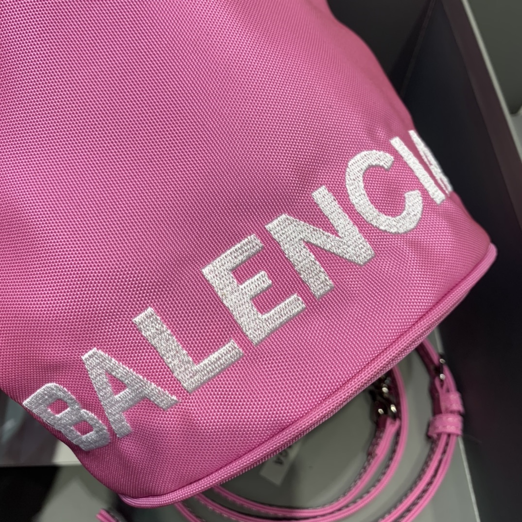 Balenciaga Le Cagole Medium Bucket Bag In Pink, For Women, Women’s Bags 7in/18cm