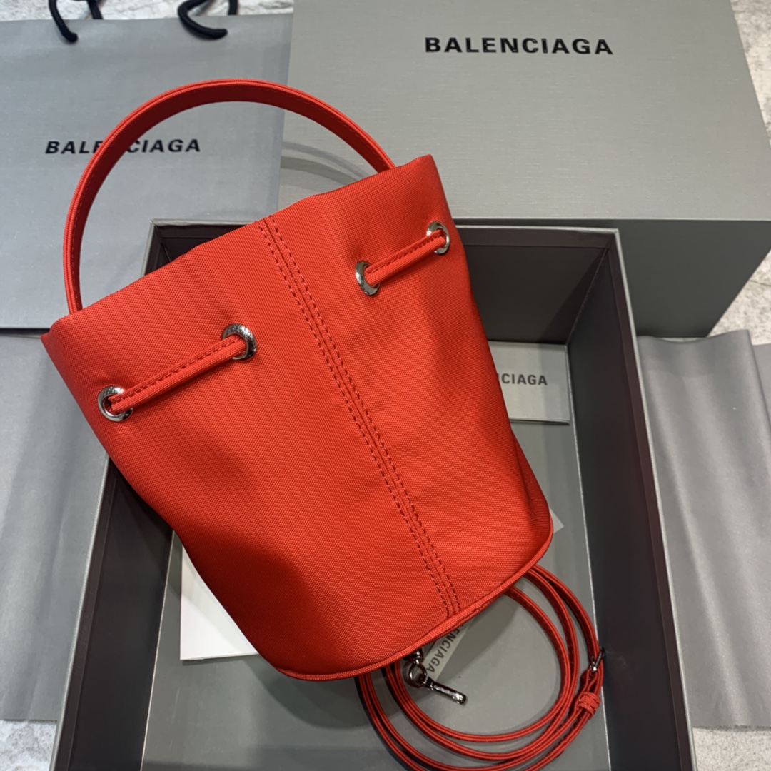 Balenciaga Le Cagole Medium Bucket Bag In Red, For Women, Women’s Bags 7in/18cm