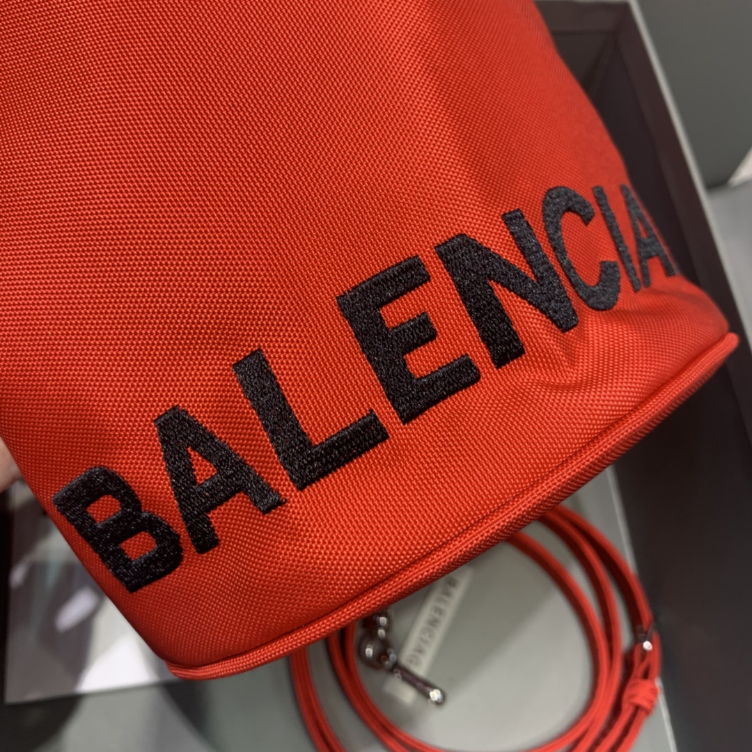 Balenciaga Le Cagole Medium Bucket Bag In Red, For Women, Women’s Bags 7in/18cm