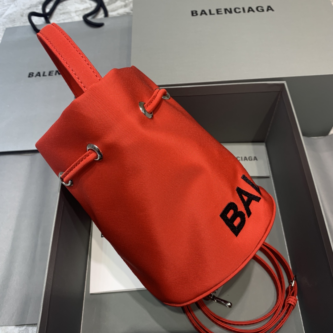 Balenciaga Le Cagole Medium Bucket Bag In Red, For Women, Women’s Bags 7in/18cm