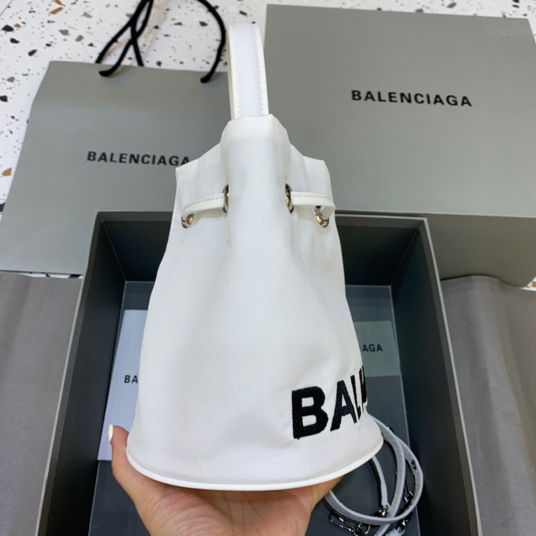 Balenciaga Le Cagole Medium Bucket Bag In White, For Women, Women’s Bags 7in/18cm