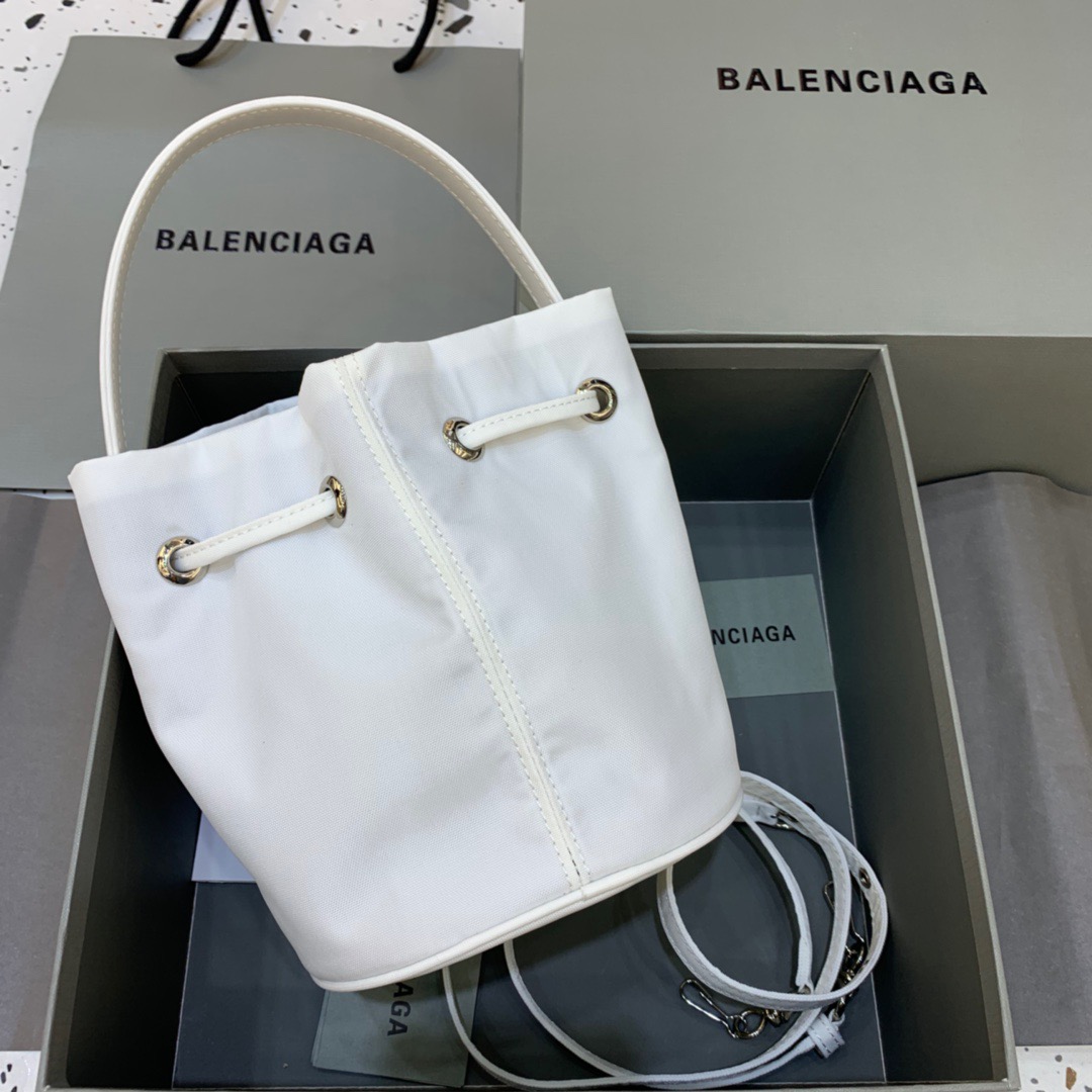 Balenciaga Le Cagole Medium Bucket Bag In White, For Women, Women’s Bags 7in/18cm